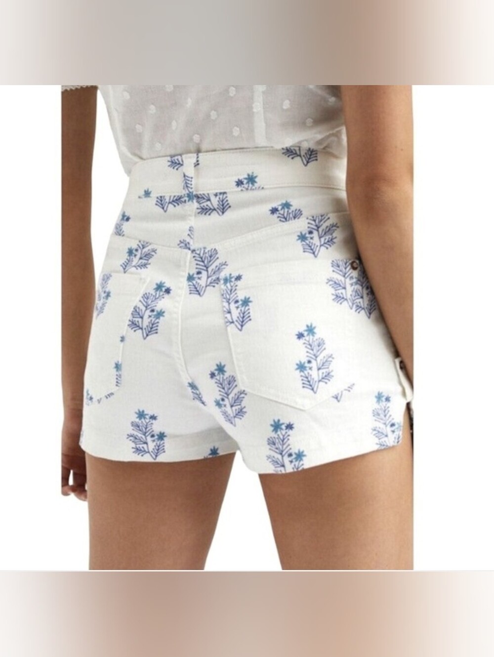 Anthropolgie Pilcro White Floral Denim Shorts - Picture 2 of 9